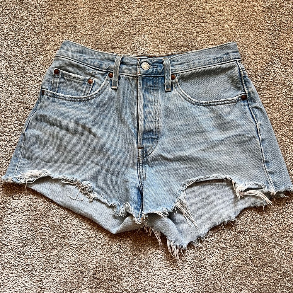 Levi’s 501 Jean Short - W27